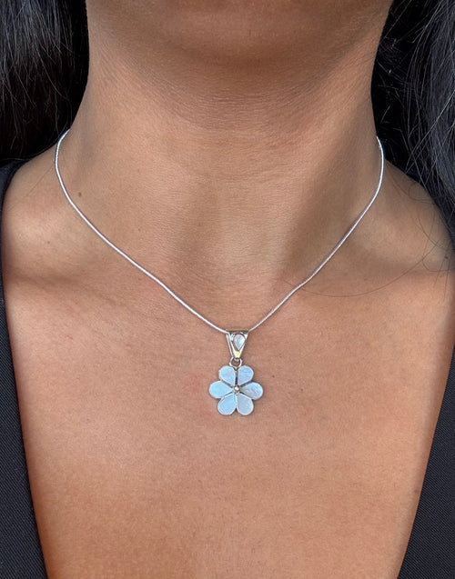 Mother of Pearl Flower Necklace