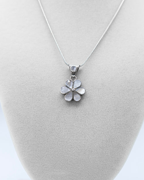 Mother of Pearl Flower Necklace